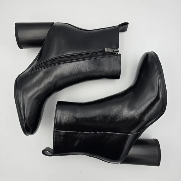 Like-new WetKiss Black Patent Block Heel Round Toe Ankle Booties, Women's Size 6 - Picture 13 of 16